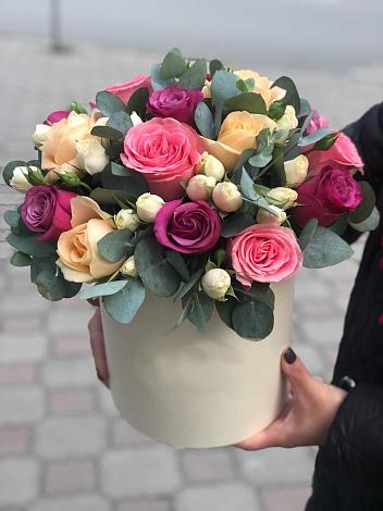 Цветочная композиция из Розы в шляпной коробке в Ершове