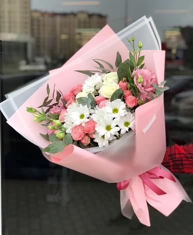 Букет цветов из: Розы, Лизиантусы и Хризантемы в Ершове